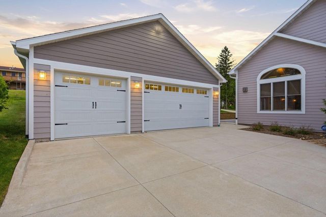 405 Lake DRIVE, Random Lake, WI 53075