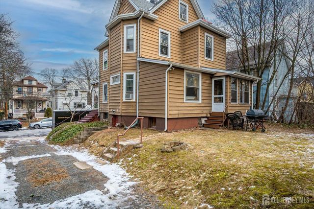 28 Handy Street, New Brunswick, NJ 08901