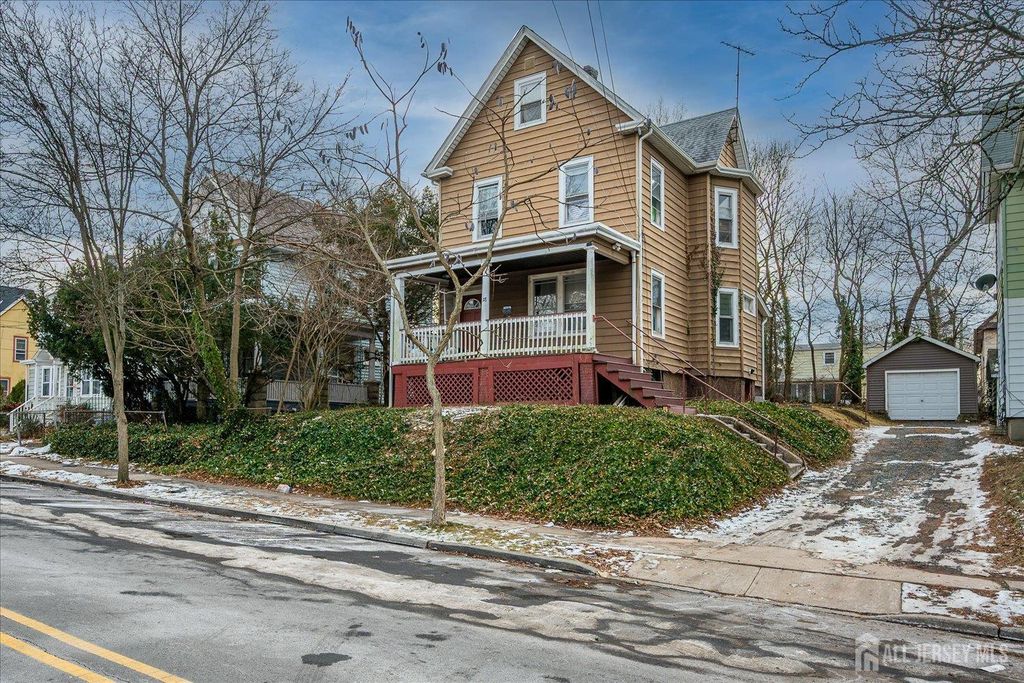 28 Handy Street, New Brunswick, NJ 08901