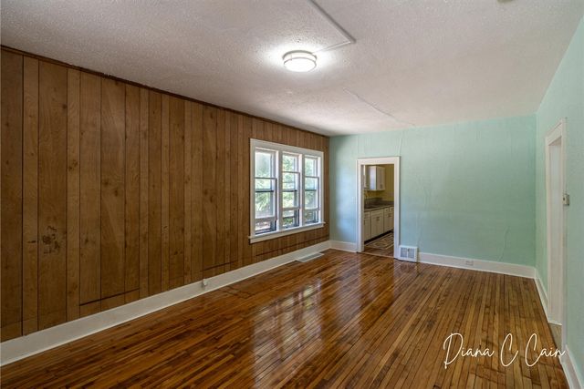 504 Mclaren Street, Muskegon, MI 49442