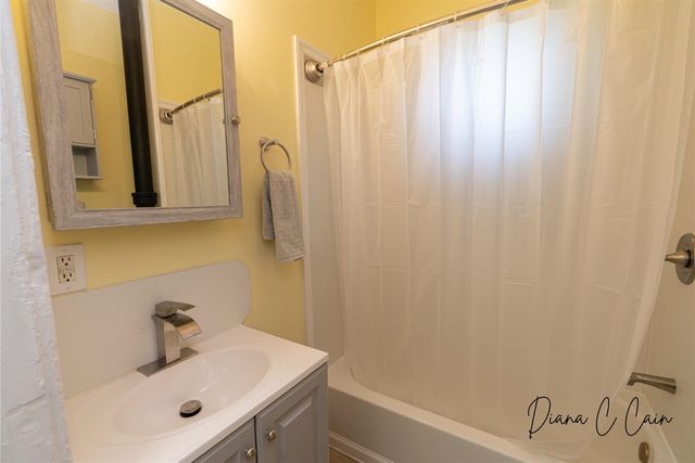 504 Mclaren Street, Muskegon, MI 49442
