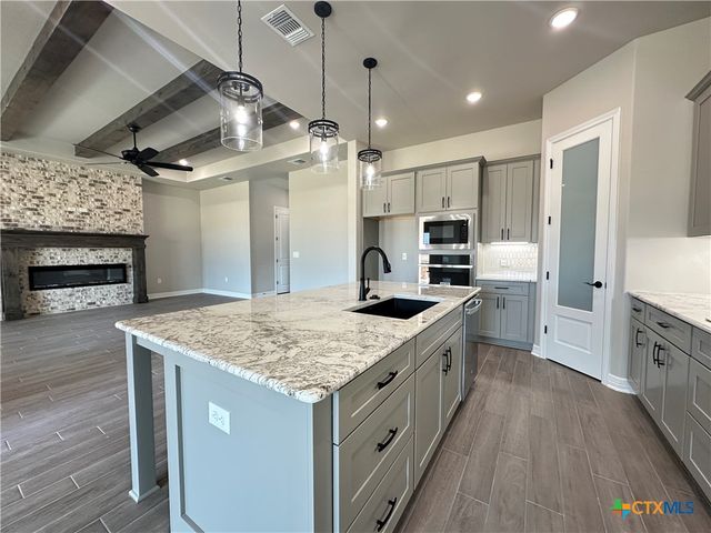 302 Lee Mays Boulevard, Troy, TX 76579