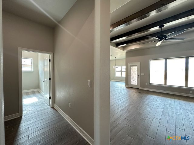 302 Lee Mays Boulevard, Troy, TX 76579