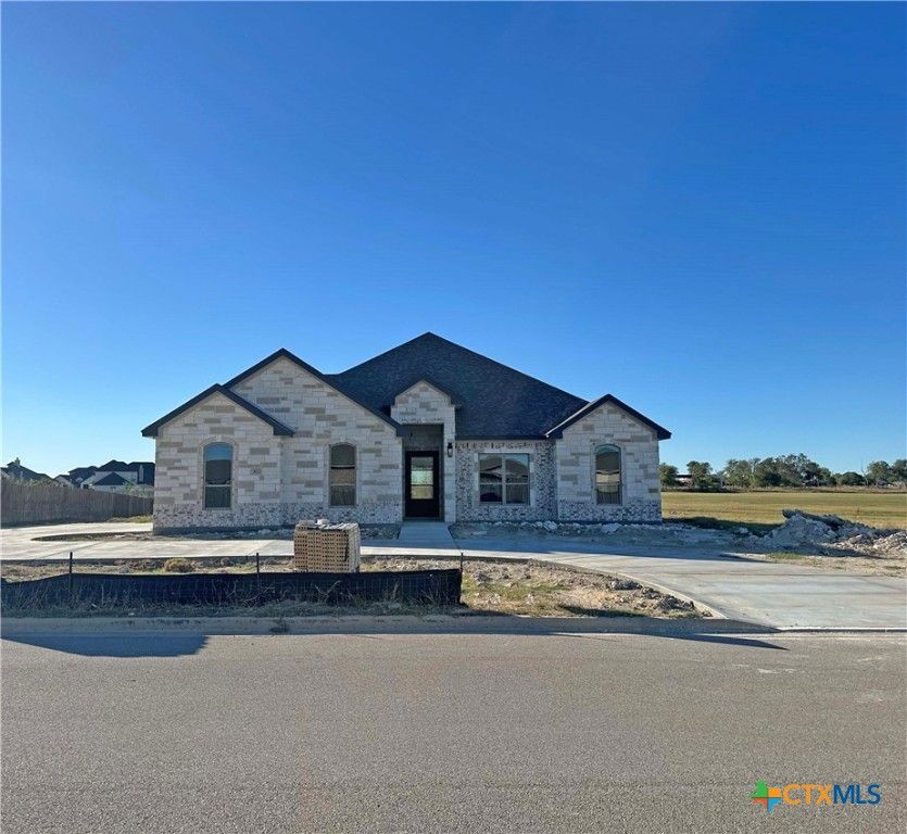 302 Lee Mays Boulevard, Troy, TX 76579