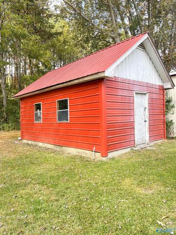 130 Suttles Avenue, Rainsville, AL 35986