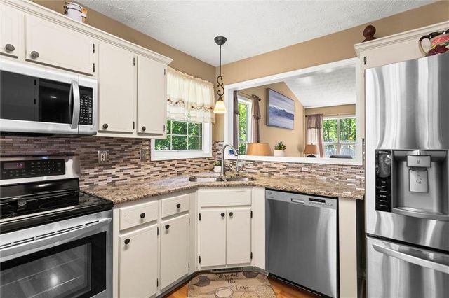 5310 Redfield Way, Flowery Branch, GA 30542