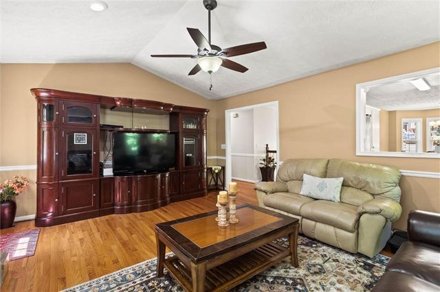 5310 Redfield Way, Flowery Branch, GA 30542