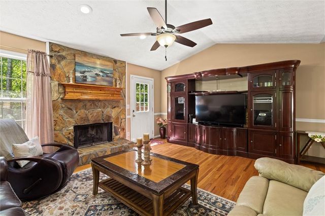 5310 Redfield Way, Flowery Branch, GA 30542