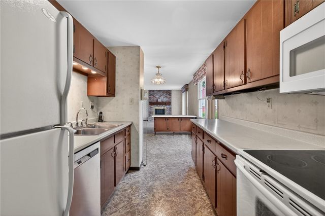 142 Thunderwood Dr, Bethel Park, PA 15102