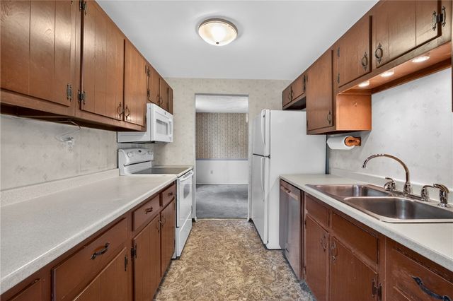 142 Thunderwood Dr, Bethel Park, PA 15102