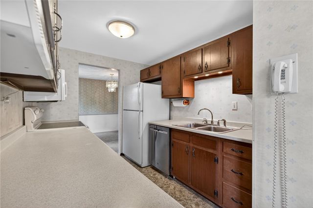 142 Thunderwood Dr, Bethel Park, PA 15102