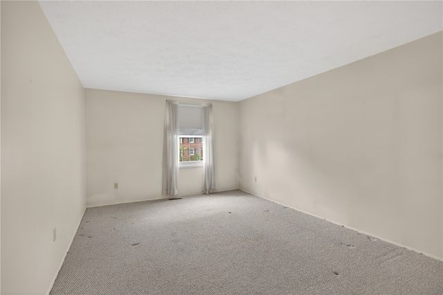 142 Thunderwood Dr, Bethel Park, PA 15102