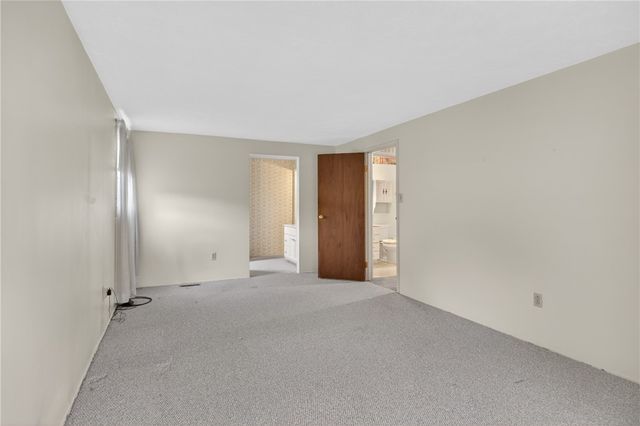 142 Thunderwood Dr, Bethel Park, PA 15102