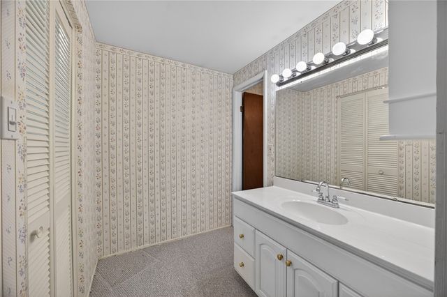 142 Thunderwood Dr, Bethel Park, PA 15102