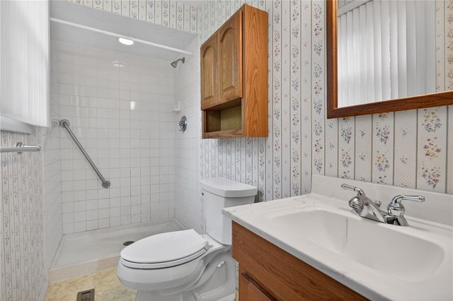 142 Thunderwood Dr, Bethel Park, PA 15102