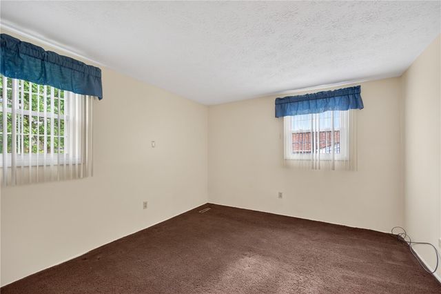 142 Thunderwood Dr, Bethel Park, PA 15102