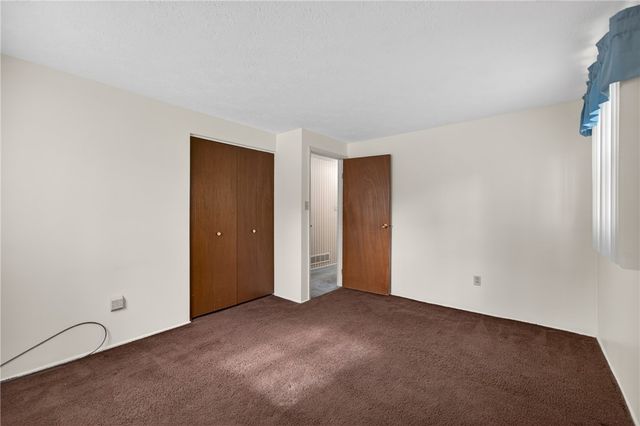 142 Thunderwood Dr, Bethel Park, PA 15102