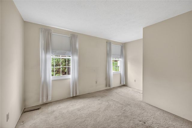 142 Thunderwood Dr, Bethel Park, PA 15102