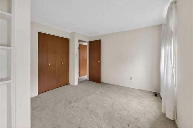 142 Thunderwood Dr, Bethel Park, PA 15102