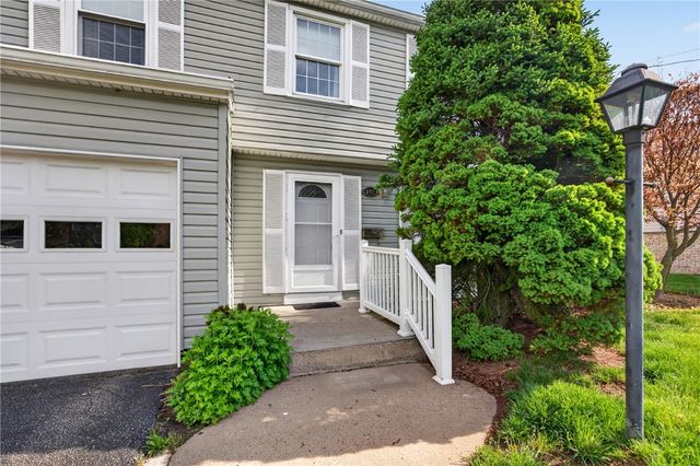 142 Thunderwood Dr, Bethel Park, PA 15102