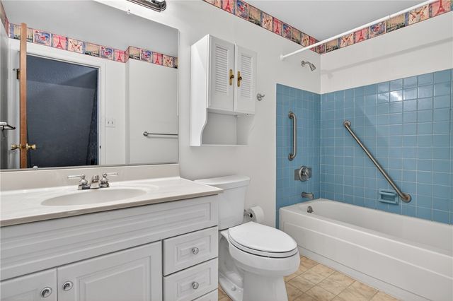 142 Thunderwood Dr, Bethel Park, PA 15102
