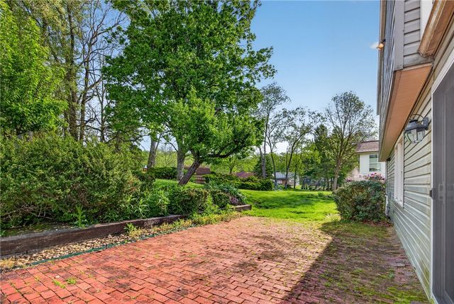 142 Thunderwood Dr, Bethel Park, PA 15102