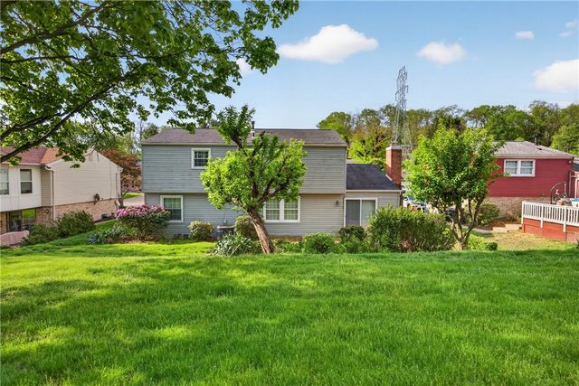 142 Thunderwood Dr, Bethel Park, PA 15102