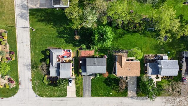 142 Thunderwood Dr, Bethel Park, PA 15102
