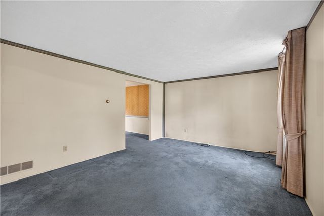 142 Thunderwood Dr, Bethel Park, PA 15102