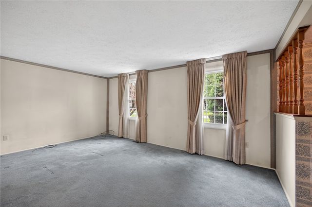 142 Thunderwood Dr, Bethel Park, PA 15102