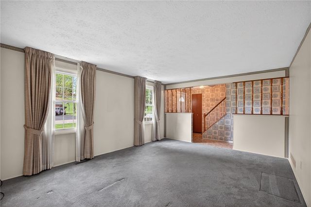 142 Thunderwood Dr, Bethel Park, PA 15102