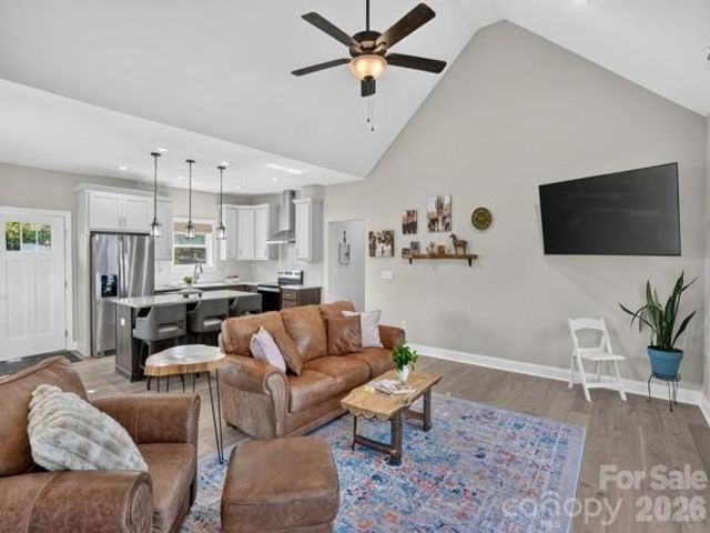 72 Jacks Paw Lane, Hendersonville, NC 28792