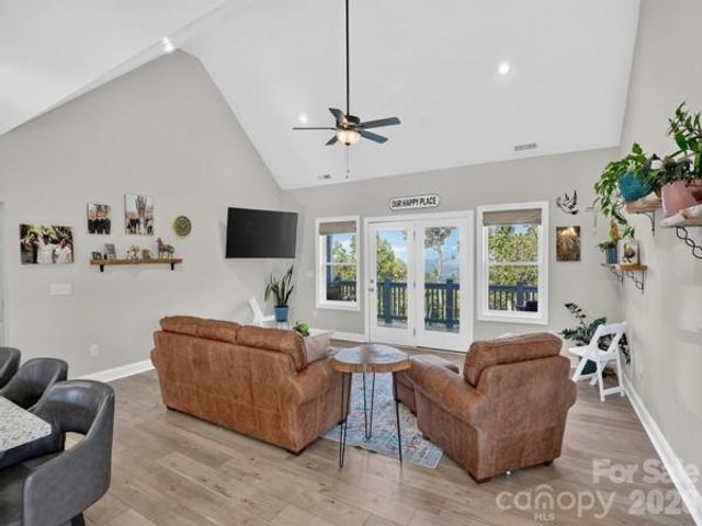 72 Jacks Paw Lane, Hendersonville, NC 28792