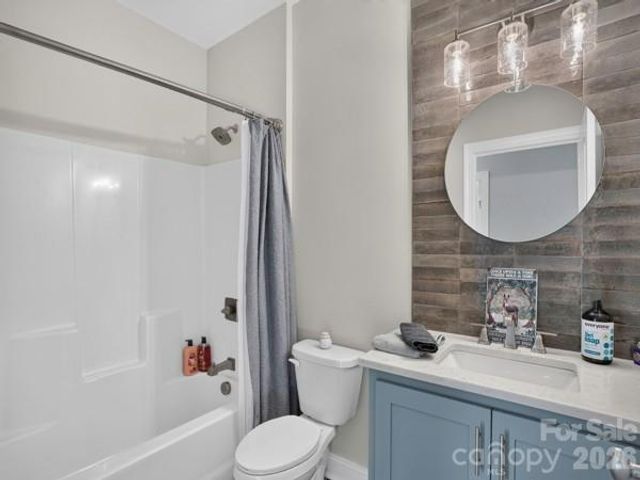72 Jacks Paw Lane, Hendersonville, NC 28792