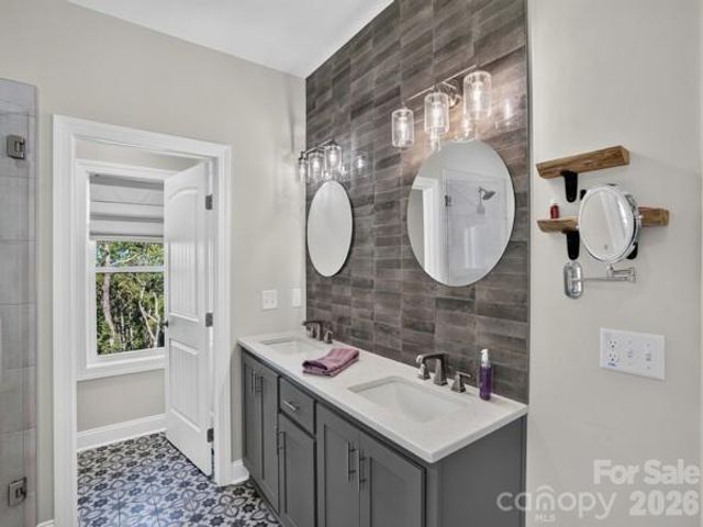 72 Jacks Paw Lane, Hendersonville, NC 28792