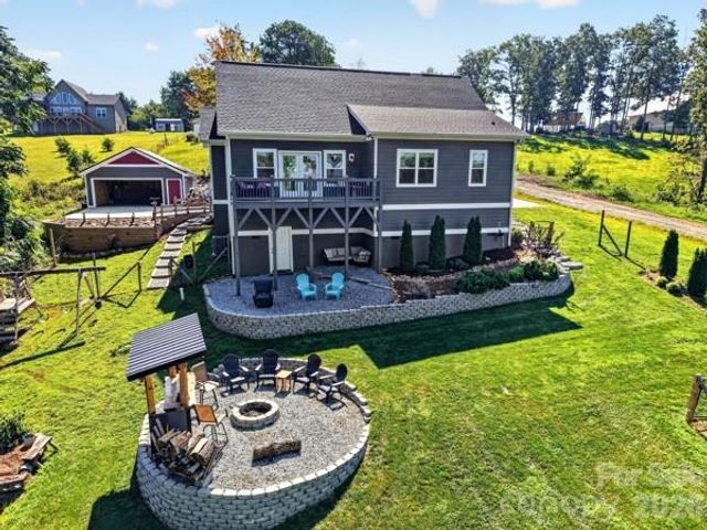 72 Jacks Paw Lane, Hendersonville, NC 28792