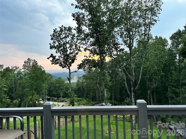 72 Jacks Paw Lane, Hendersonville, NC 28792