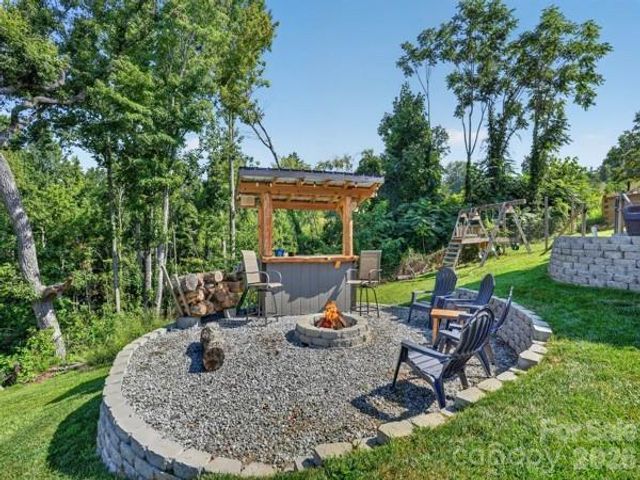 72 Jacks Paw Lane, Hendersonville, NC 28792