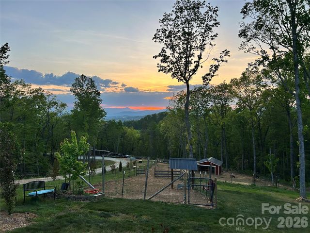 72 Jacks Paw Lane, Hendersonville, NC 28792