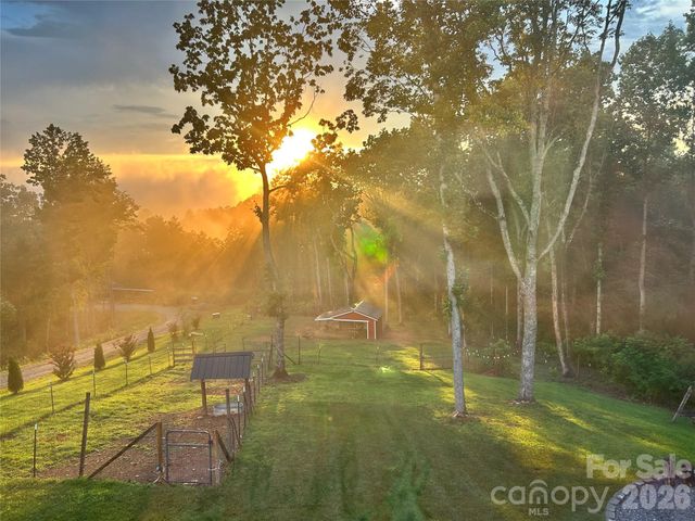 72 Jacks Paw Lane, Hendersonville, NC 28792