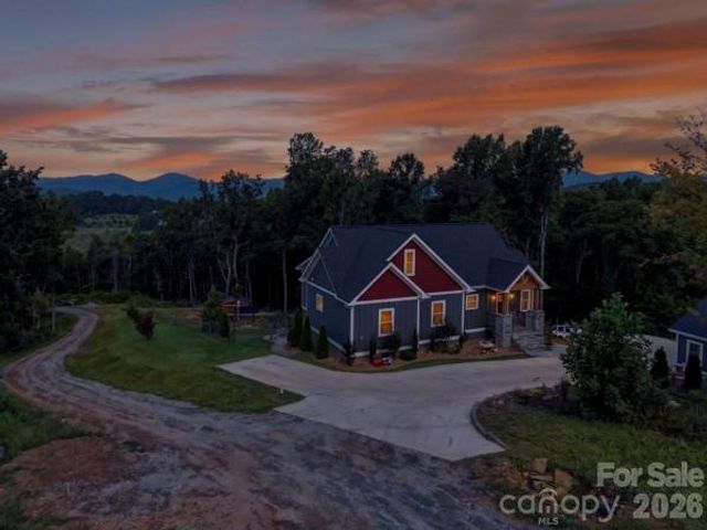 72 Jacks Paw Lane, Hendersonville, NC 28792