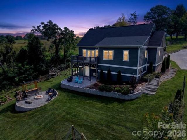 72 Jacks Paw Lane, Hendersonville, NC 28792