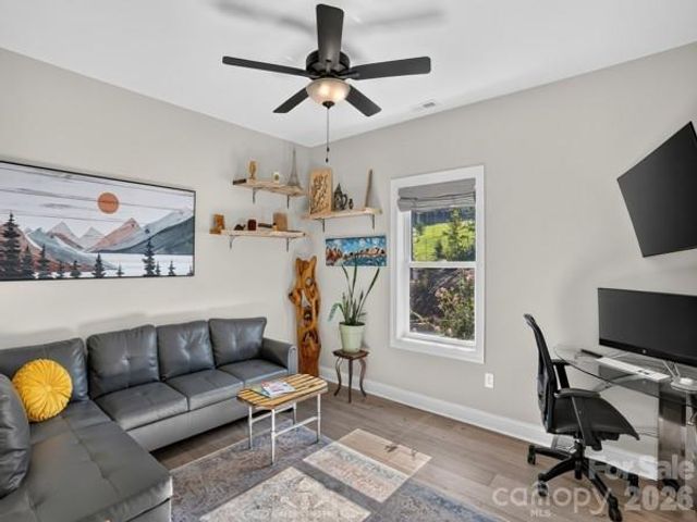 72 Jacks Paw Lane, Hendersonville, NC 28792
