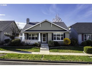 3350 EDGEWATER Dr, Medford, OR 97504