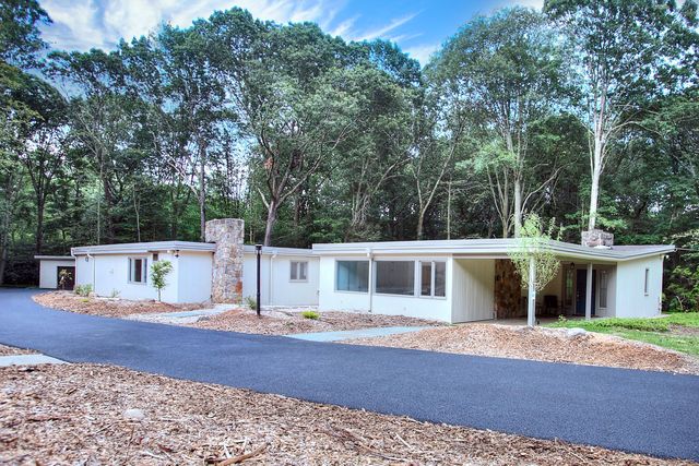 208 Bayberry Lane, Westport, CT 06880
