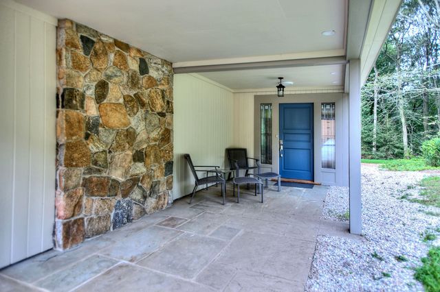 208 Bayberry Lane, Westport, CT 06880