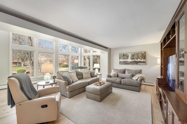 8570 Hawthorne LANE, Franklin, WI 53132