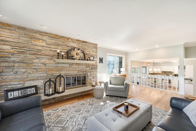 8570 Hawthorne LANE, Franklin, WI 53132