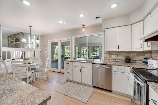 8570 Hawthorne LANE, Franklin, WI 53132