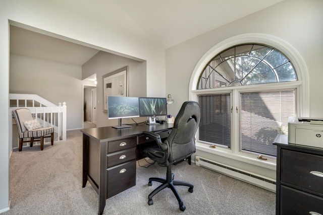 8570 Hawthorne LANE, Franklin, WI 53132